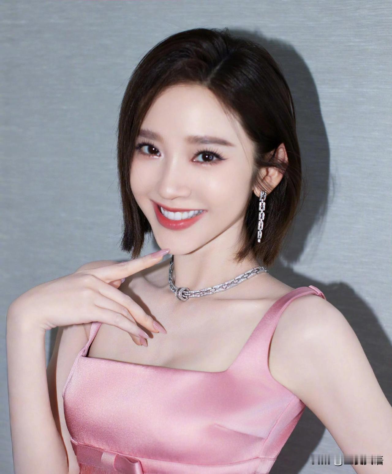 张若昀，深夜高调发文！

4月3日深夜，一向低调的张若昀，突然在社交平台发文，仅