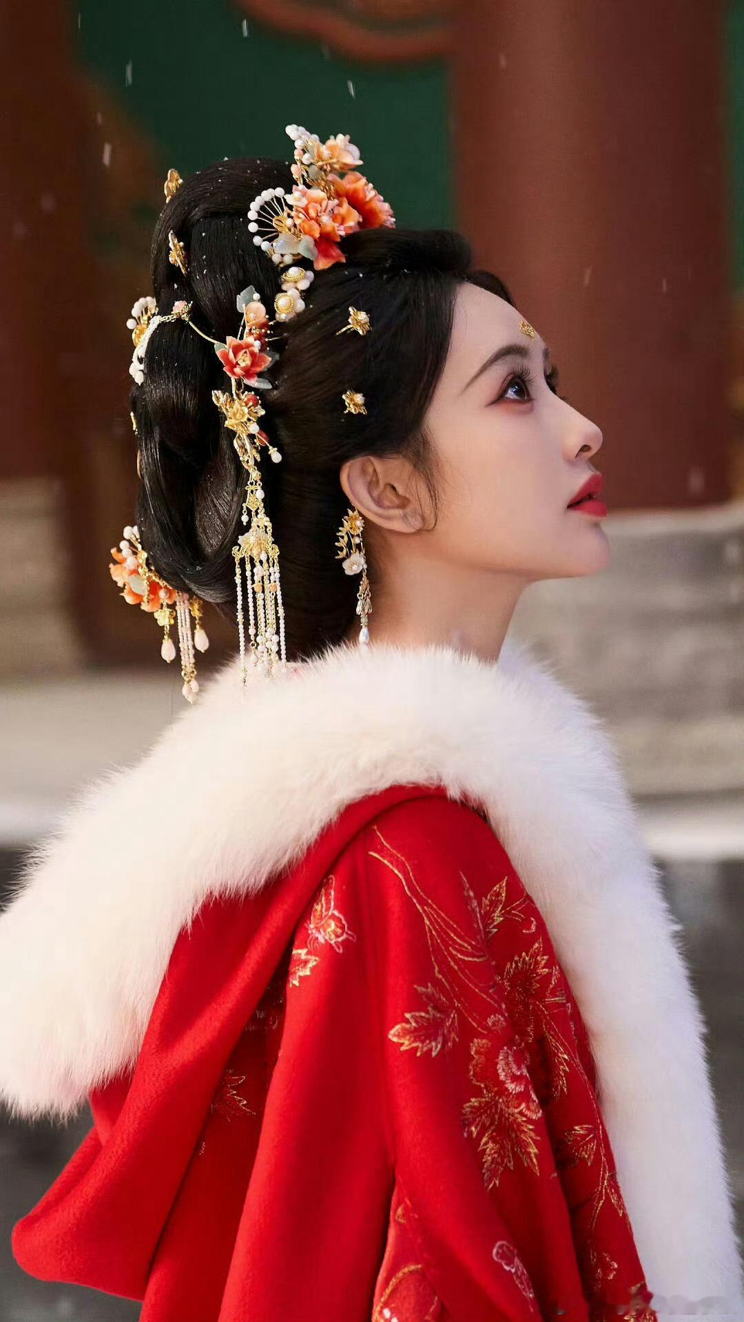 孟子义出席微博之夜 《尚公主》杀青后火速解锁新行程，孟子义官宣亮相微博之夜！昀牵