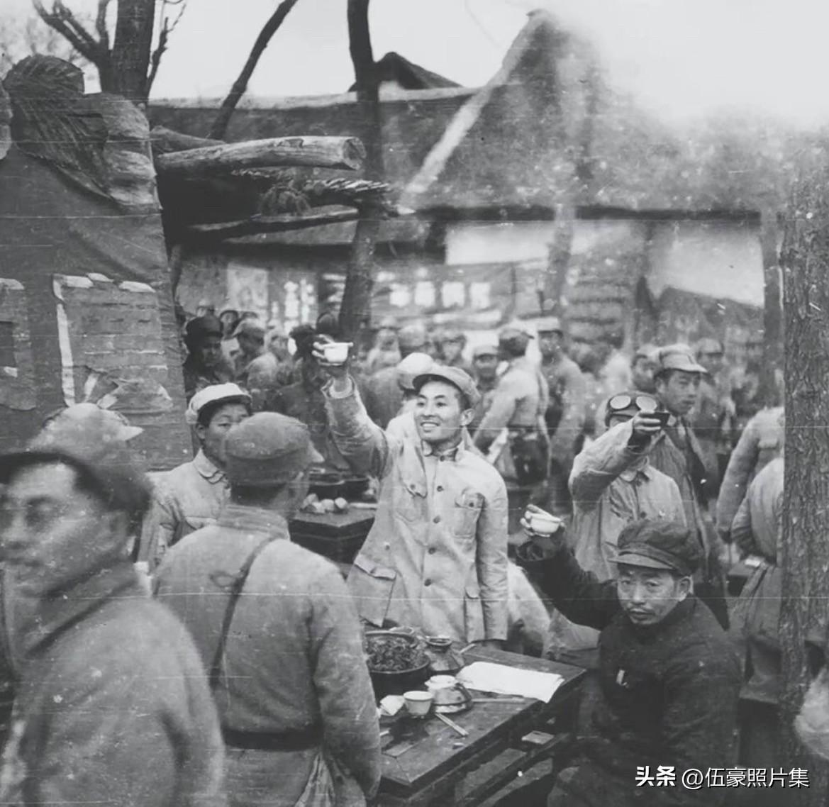 1947年3月，莱芜战役胜利后，华东野战军第一纵队举行庆功会，第一纵队司令员兼政