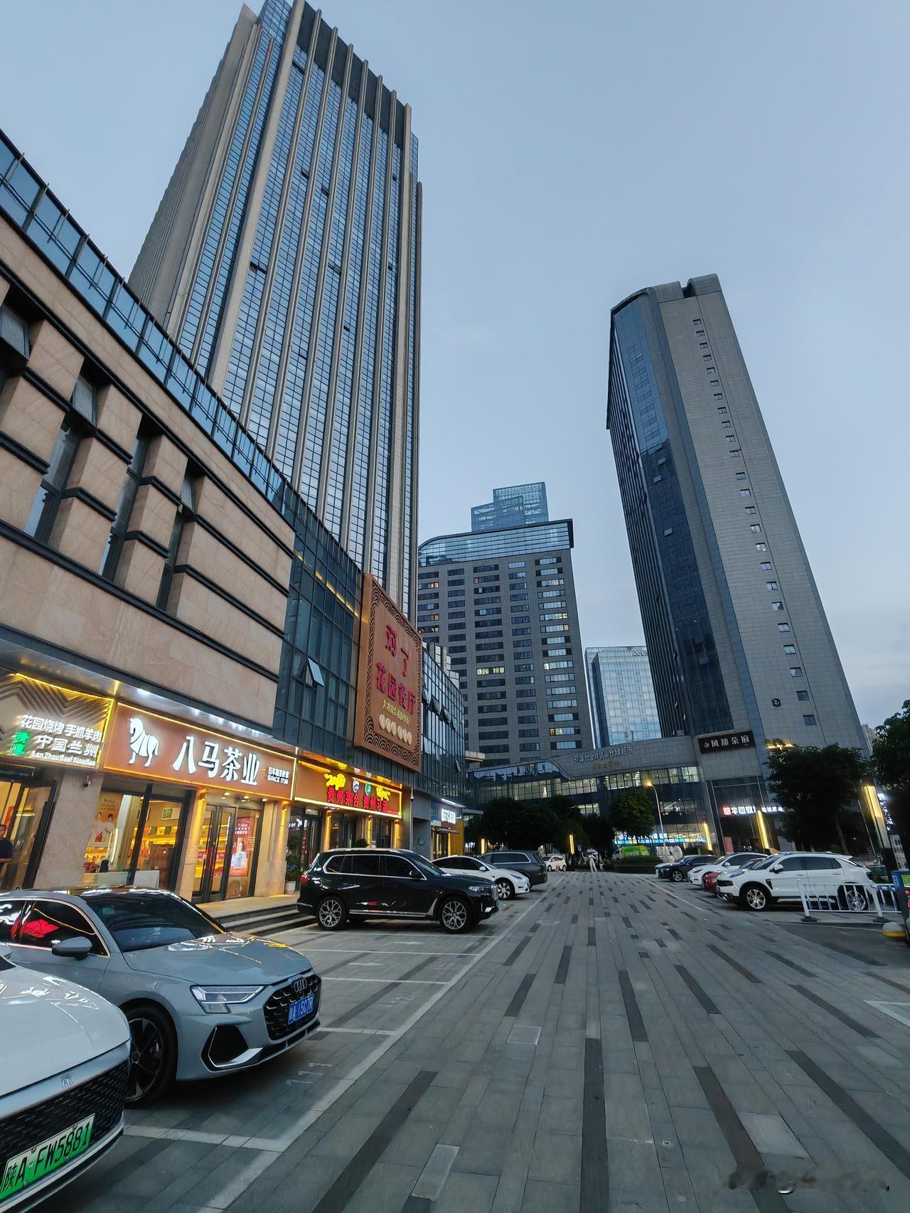 西安发现了最正宗的兰州牛肉面，堪比兰州、天水本地最好吃的牛肉面。
      昨