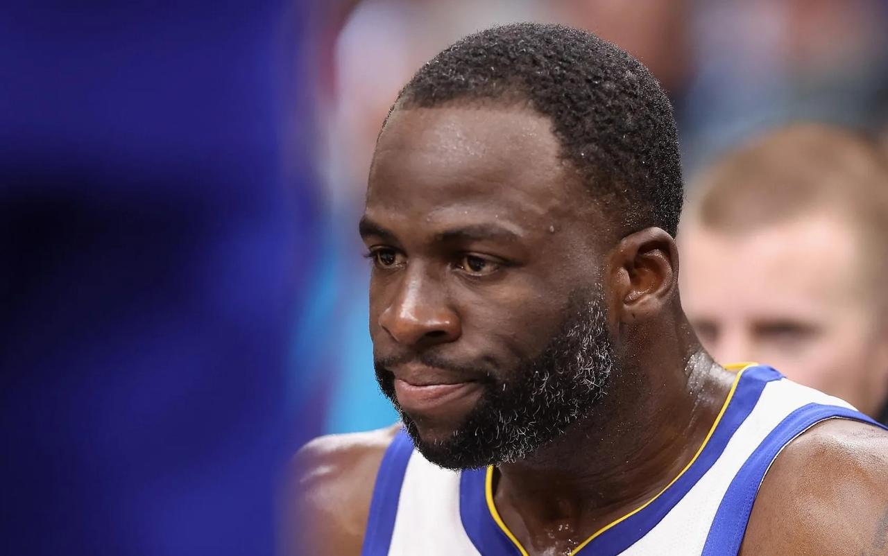 NBA官方今日宣布，德拉蒙德格林禁赛解除。保罗受伤格林禁赛解除，俩人简直无缝衔接