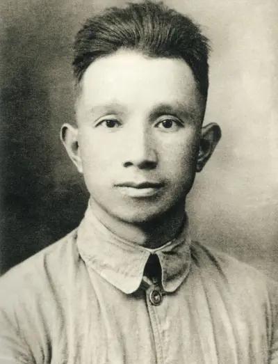 1984年粟裕遗体火化时，颅骨发现三块弹片，楚青感叹这些弹片伴随了他长达54年