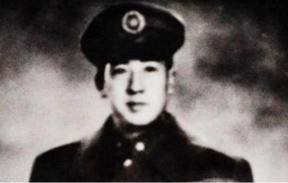 1958年，青海“土皇帝”马步芳偷偷在亲侄女喝的水里下了药，扒光她的衣服后，迫不