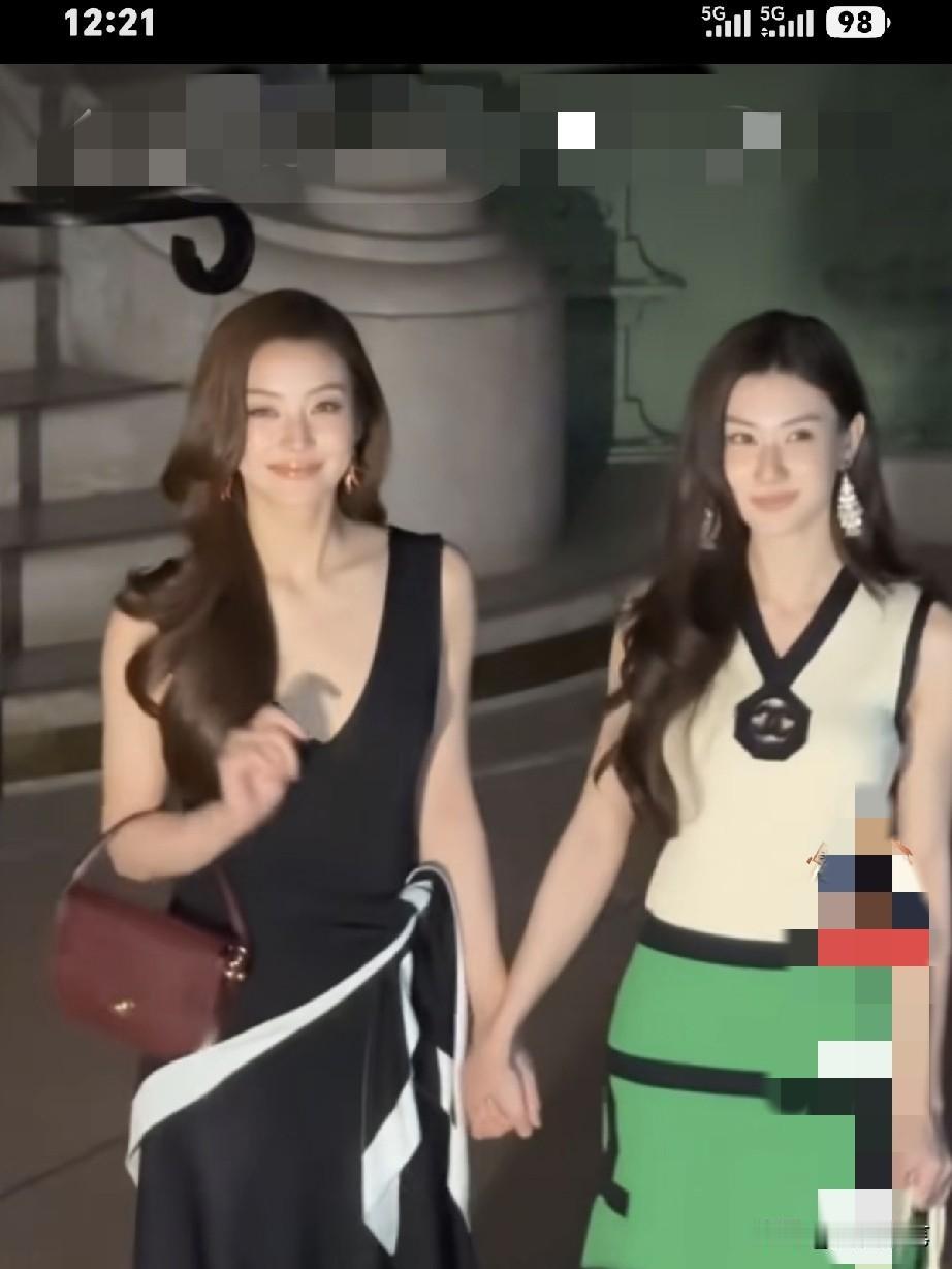 美到无话可说，连嘴唇都发光发亮。
