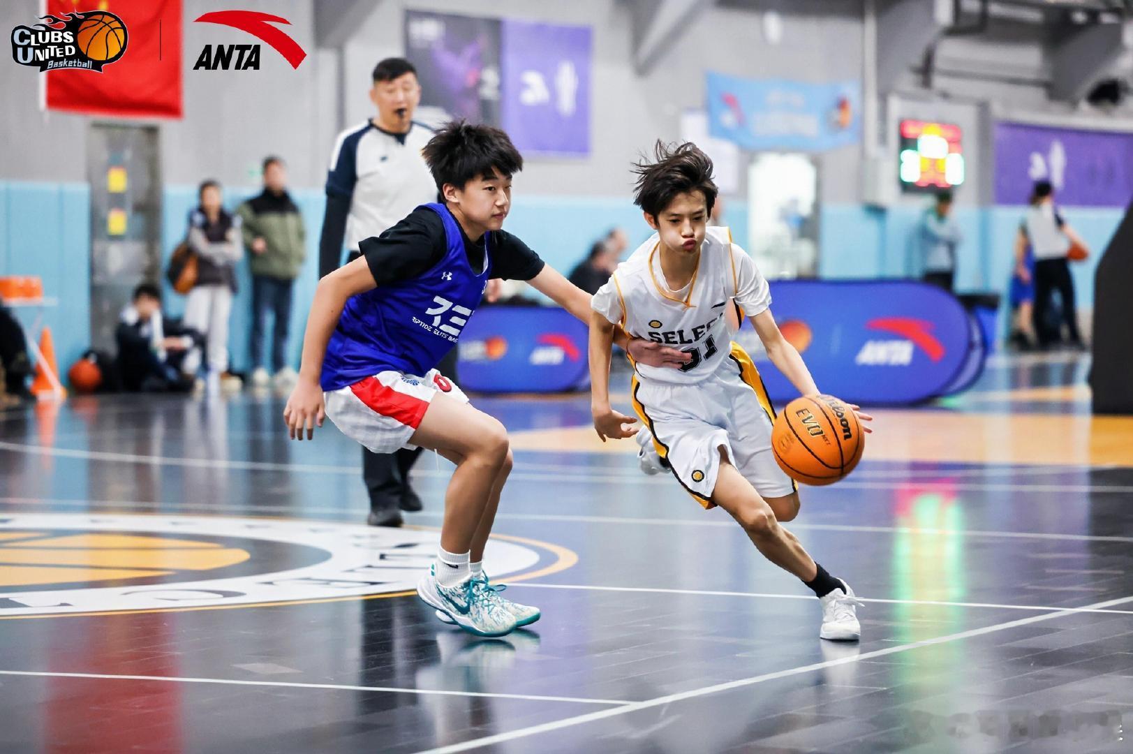 邓超孙俪儿子等等近照14岁等等近照14岁等等打篮球照，31号球衣在他身上显得格外