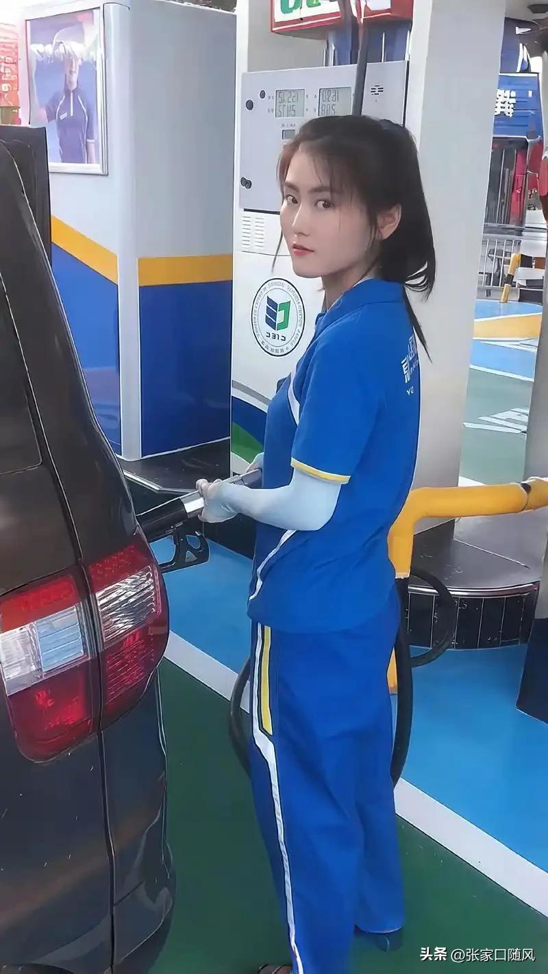 昨天在老家加油，和加油女闲聊了几句。反正经常去那里加油，都是一个镇的，十里八村，