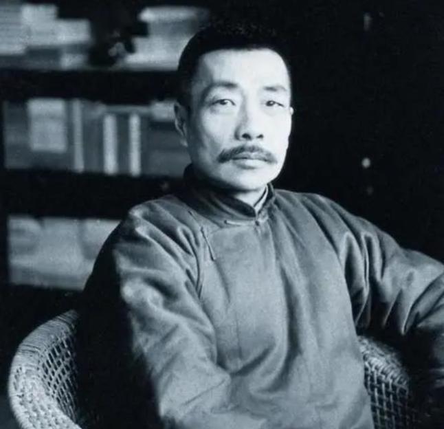 1936年10月19日凌晨，56岁的鲁迅在上海病逝。他母亲鲁瑞在得知儿子大口吐血