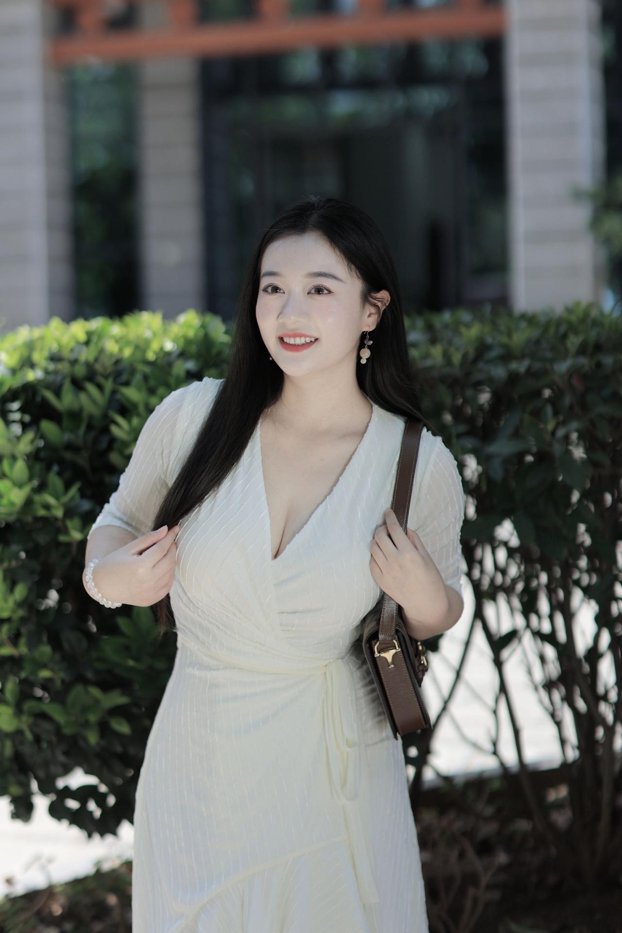 富贵相
女人味 
轻熟穿搭