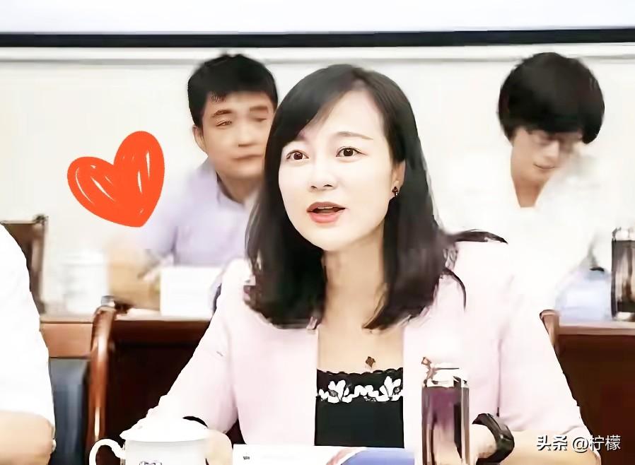 我问在茅台内部干过的朋友：
“那个蒋焰真这么厉害？”朋友瞥了我一眼，嘴角带着点“