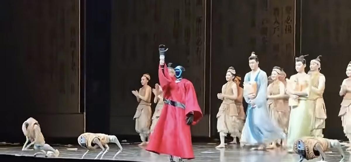 感觉机器人跳舞没什么异感，原来是早些年人类舞蹈出了机械舞，早早丝滑迎接这种过渡。