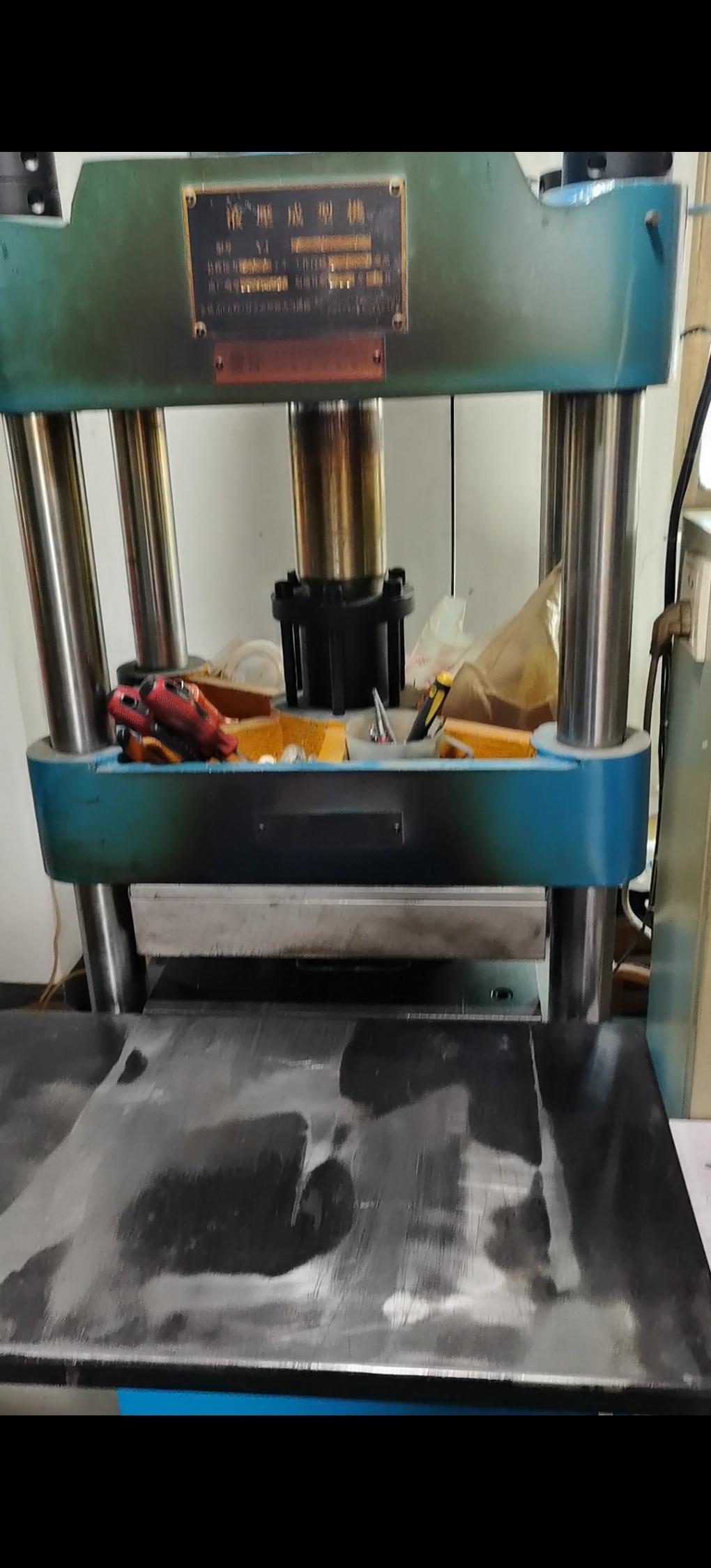 机械行业并不是投入越大利润就越高，相反，它很极端，有点像玉石原料切割一刀下去有可