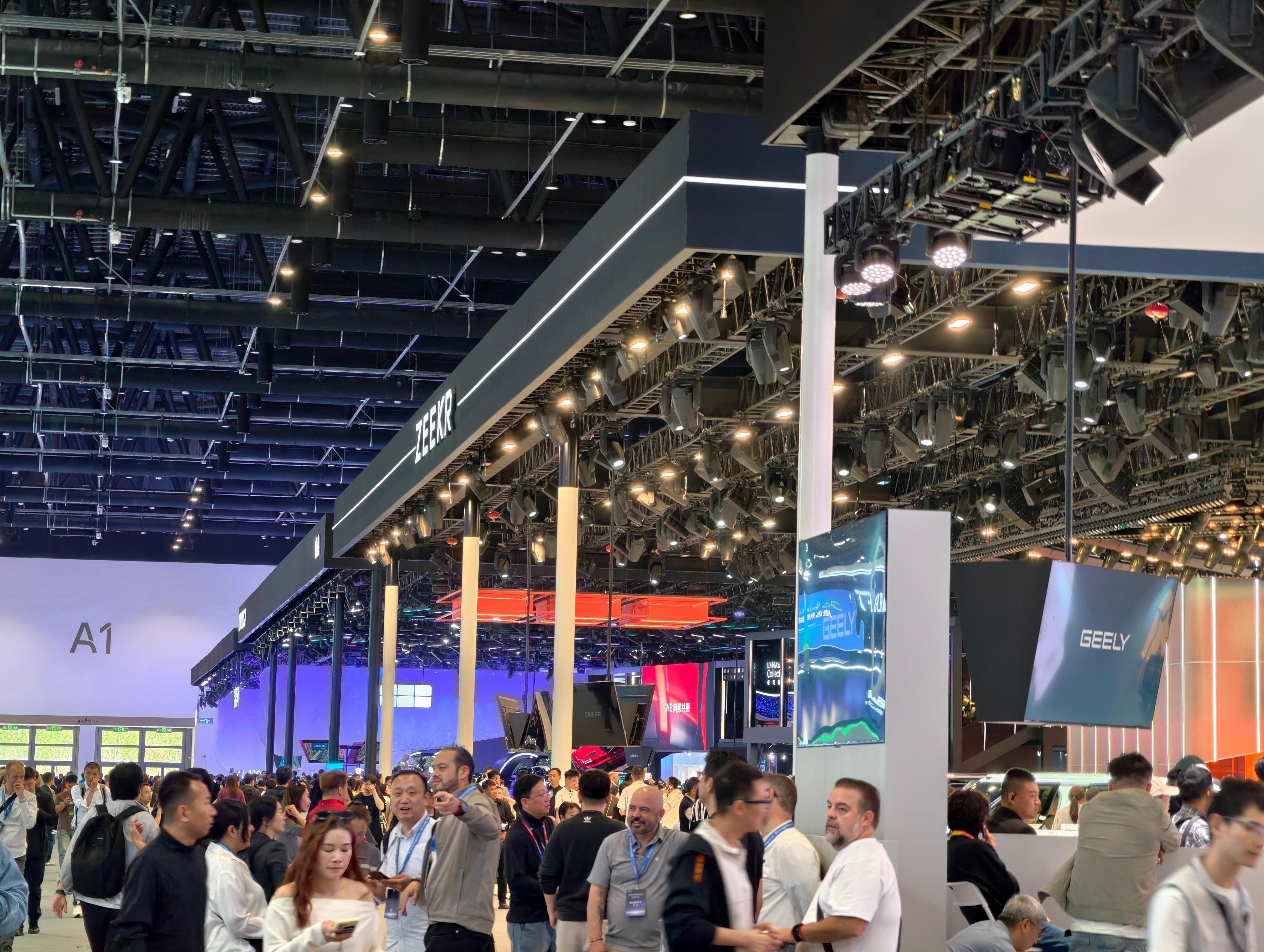 台州宣言的积极效果正在显现。吉利今年在A1搞了个巨大的展台，整个馆的一半都是。各