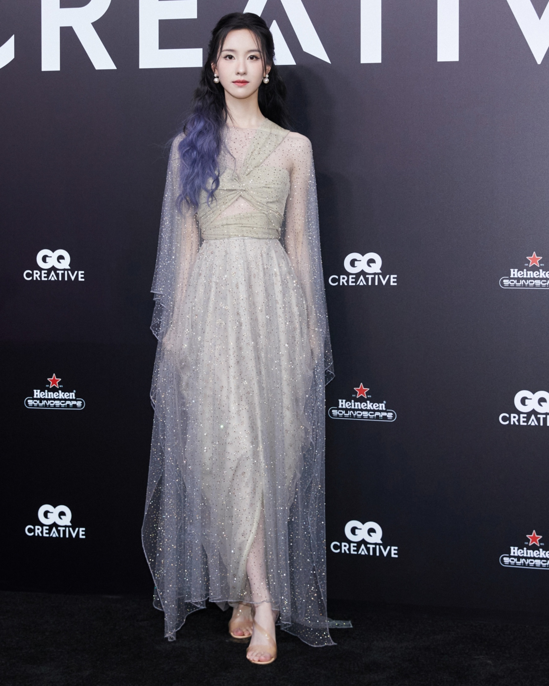 【陈都灵】👠：透明S绑带高跟凉鞋 ​​​