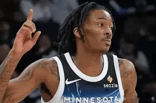 只要打勇士，就有球员受伤……森林狼官方：海兰德遭遇右膝挫伤，本场比赛将不会回归。