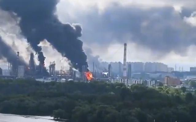 乌克兰无人机点燃莫斯科，以色列战机狂轰黎巴嫩
莫斯科在挨炸，基辅也在挨炸，贝鲁特