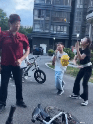 双方都有buff加成[抱一下]