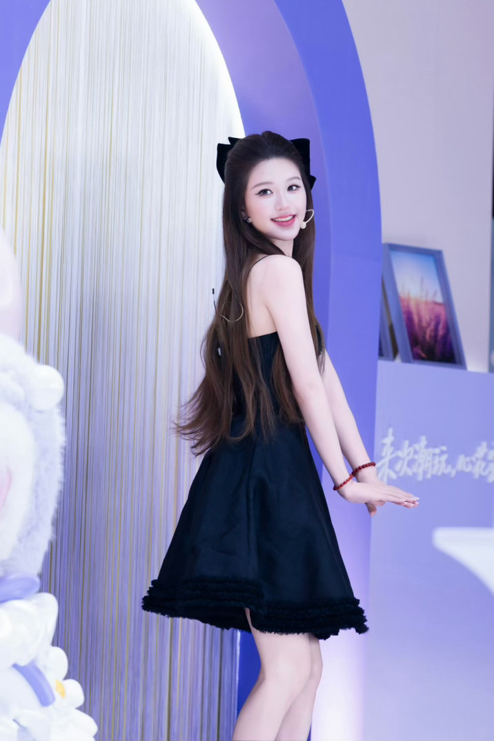 论幂神今晚直播会是什么穿搭呢🤔 