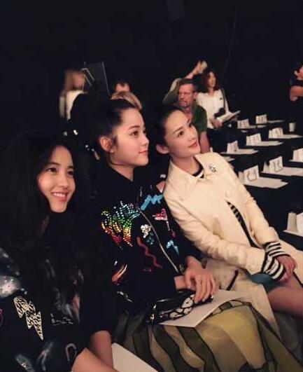 早年 金泰梨欧阳娜娜李沁合影 