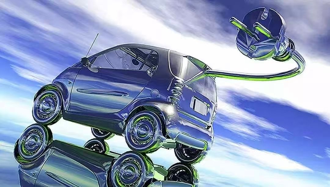 中国新能源汽车产业快速前进，整个产业链供应链加速创新，但是汽车绝非快消品，切忌本