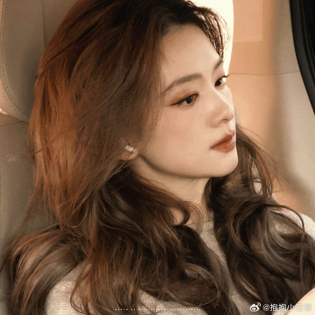 王霏霏陈昊宇贴脸合照王霏霏陈昊宇同框合影 谁能拒绝两位美女同框，王霏霏和陈昊宇贴