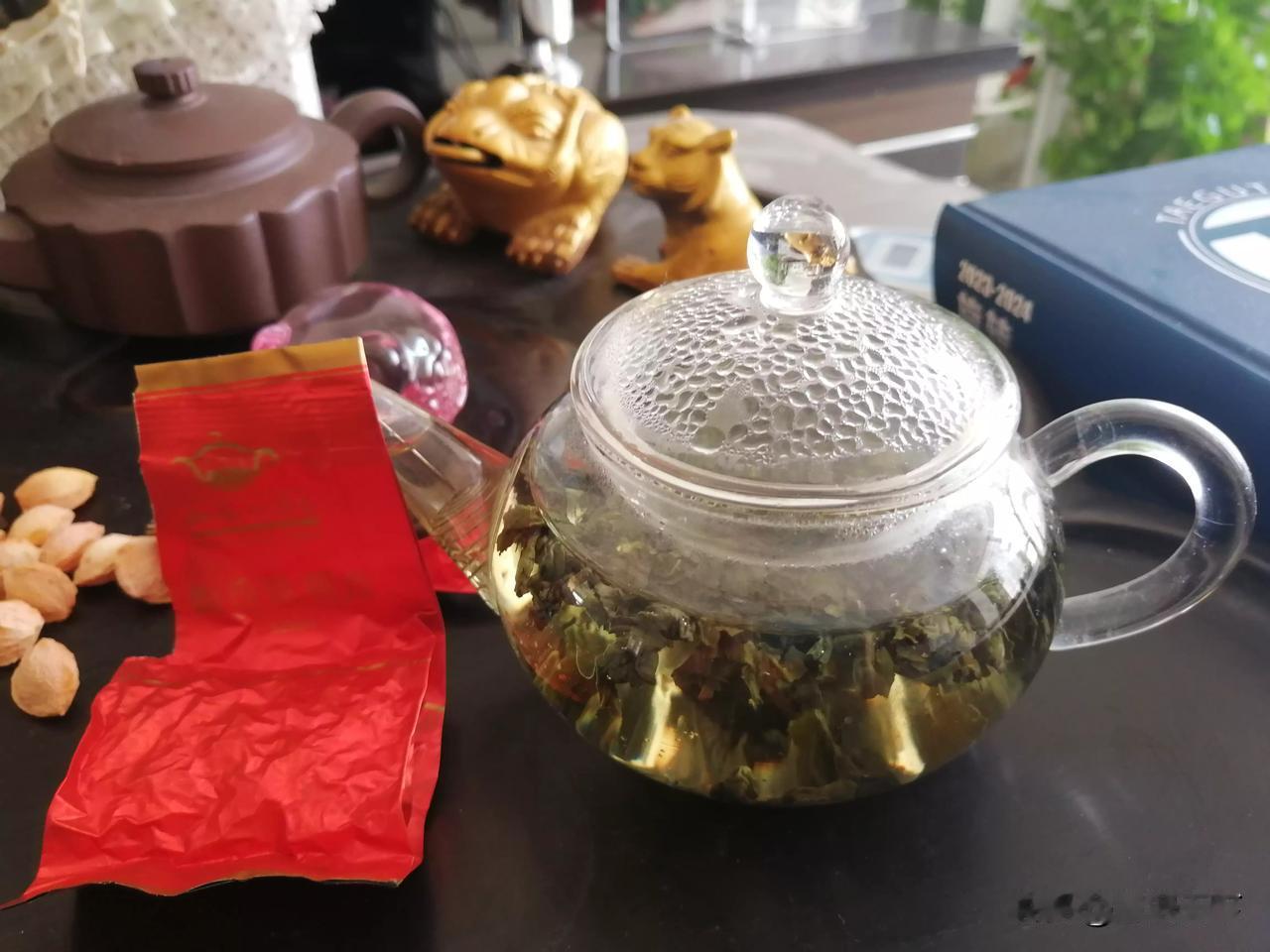 禅茶一味：孤品老铁
今天开了一袋2012年产的老铁，这款来自山国饮艺的铁观音在我