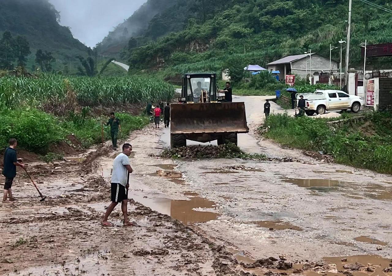 果敢县东山区开展道路清理整治行动 干群携手共建畅通出行环境7月10日报道：近日，