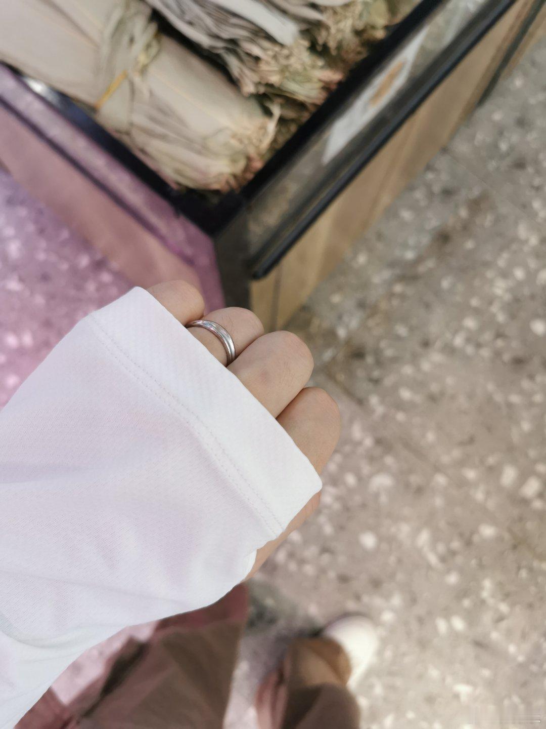 一大早被章先生拉着来逛超市，毕竟充了2000块钱呢