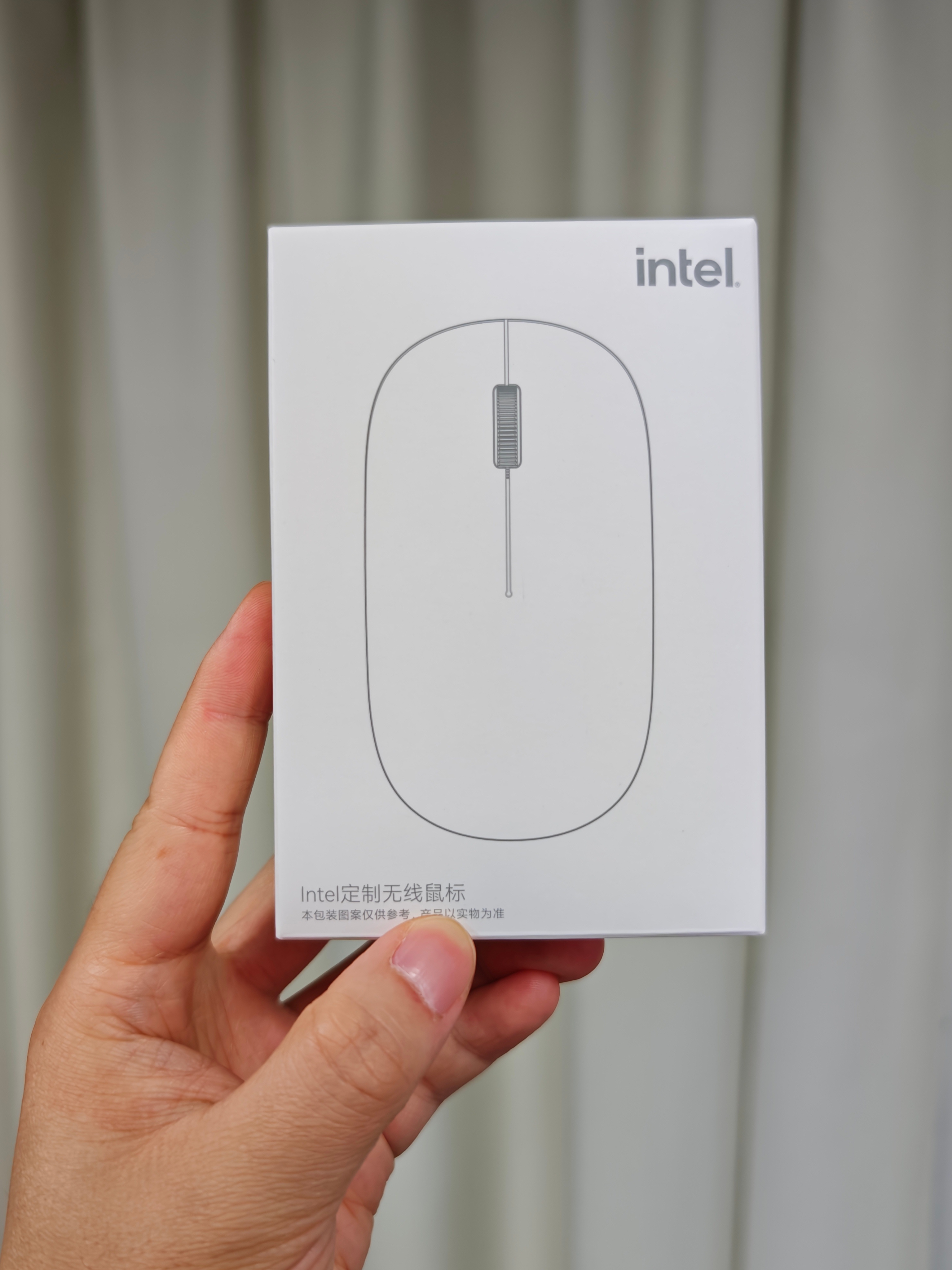 买笔记本送的intel鼠标一个（蓝牙+2.4GHz），评论即可抽取~  抽奖详情