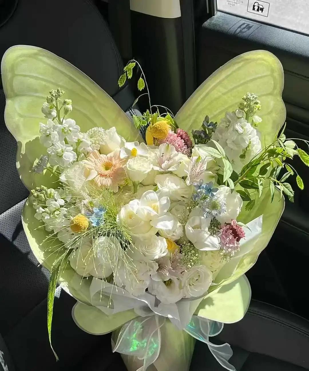 刷到个帖子，女生晒自己月入两万，男朋友五千，评论区炸锅。

有人说男人收入低就该