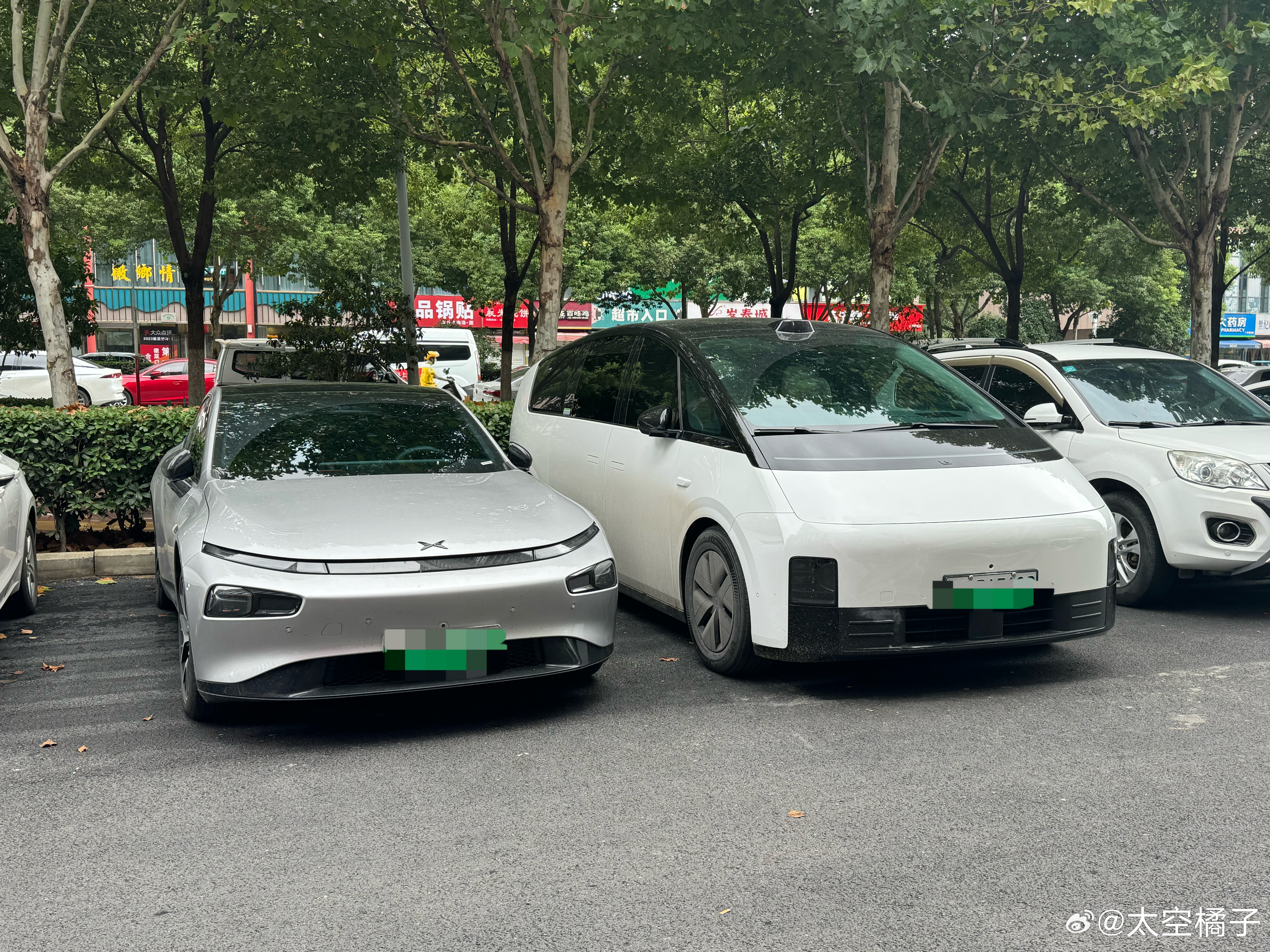 我鹏和理想的星环灯你更喜欢哪种？#理想MEGA##小鹏P7##汽场全开##新能源