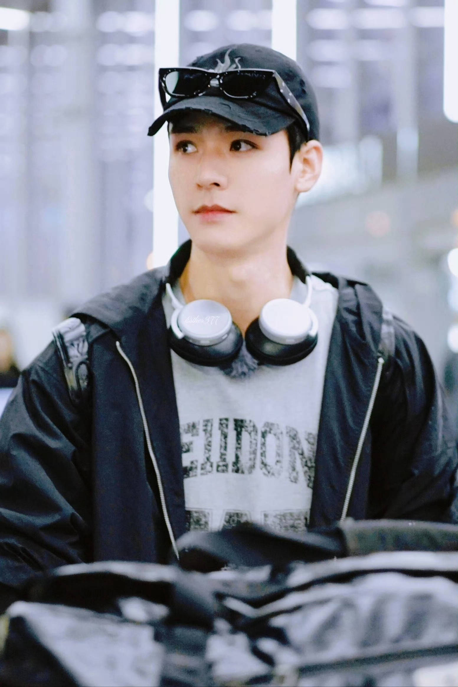 龚俊《花儿与少年7》捷克抵达路透图🈶状态超好 ​​​