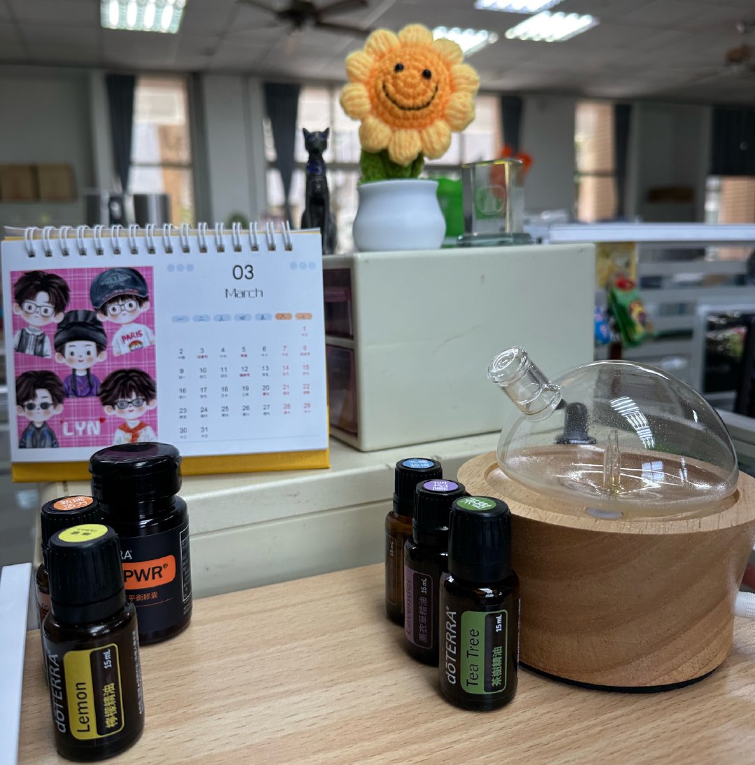 好物分享今天又特地弄個架子來放我的熏香儀😁，東西真的越來越多😅 