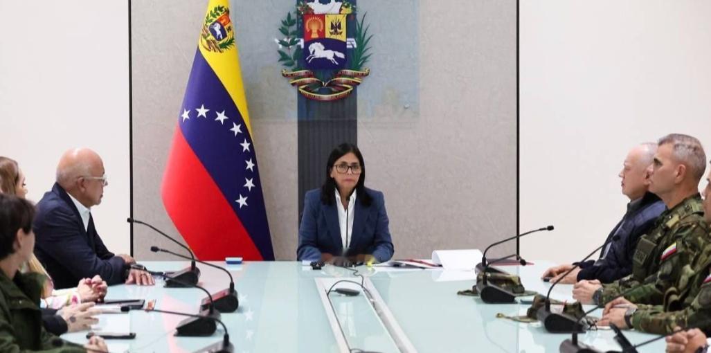 罗德里格斯与美国之间的政治拉锯战，近期呈现出堪比娱乐头条的戏剧性转折，这位委内瑞