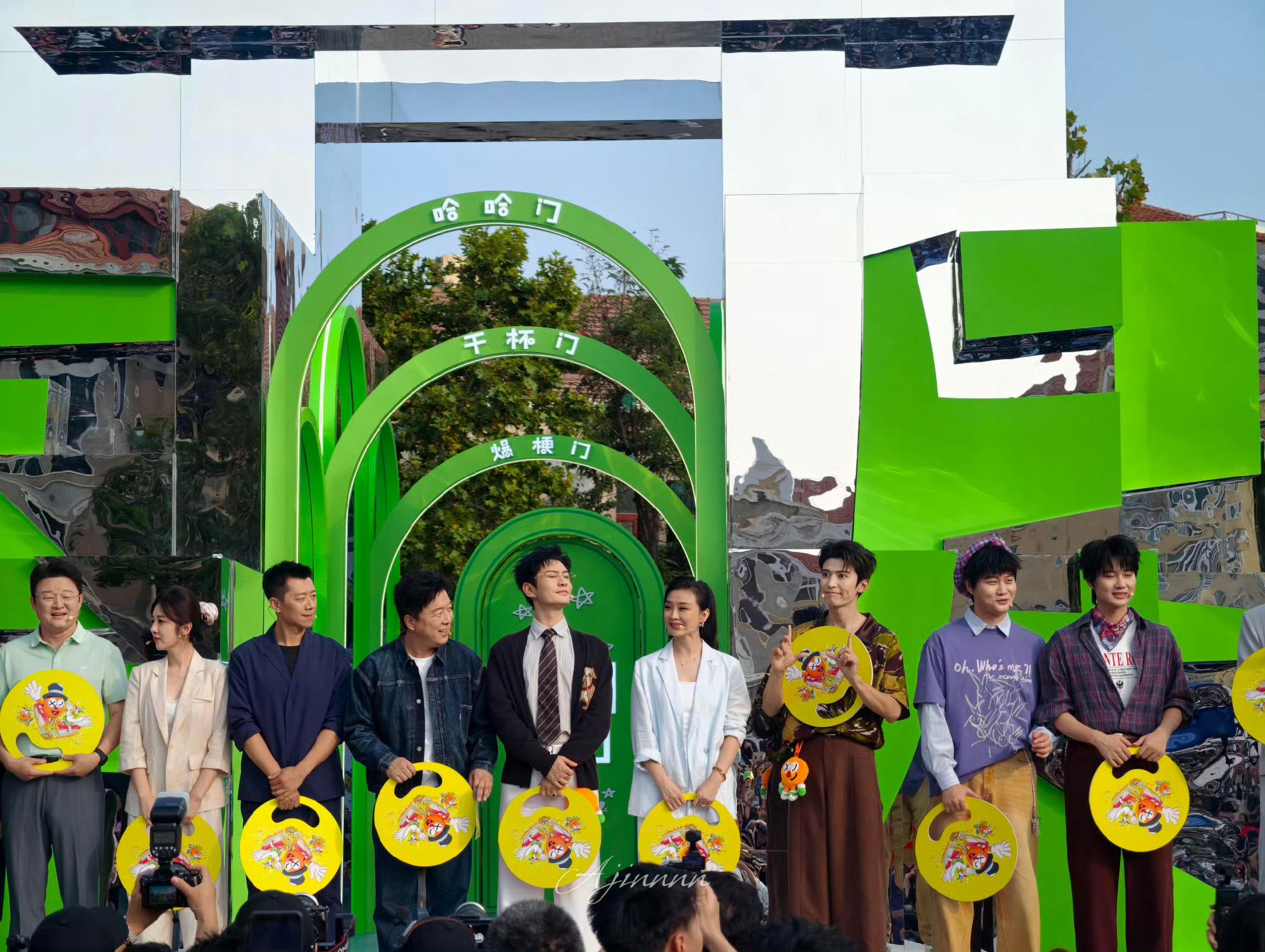 第一视角感受里院喜剧节开幕氛围 谁懂第一视角的杀伤力啊！里院喜剧节开幕现场，走几