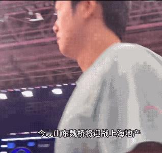 说真的，出勤老师看到樊振东这个反应，如果拍成电影，演员肯定会被观众骂演技浮夸做作