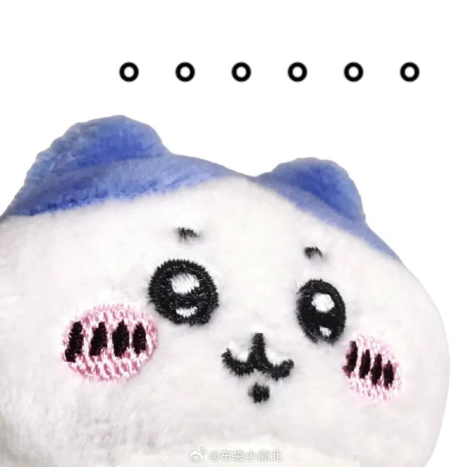 我姐姐选美甲选了个粉绿色的我就这样： 