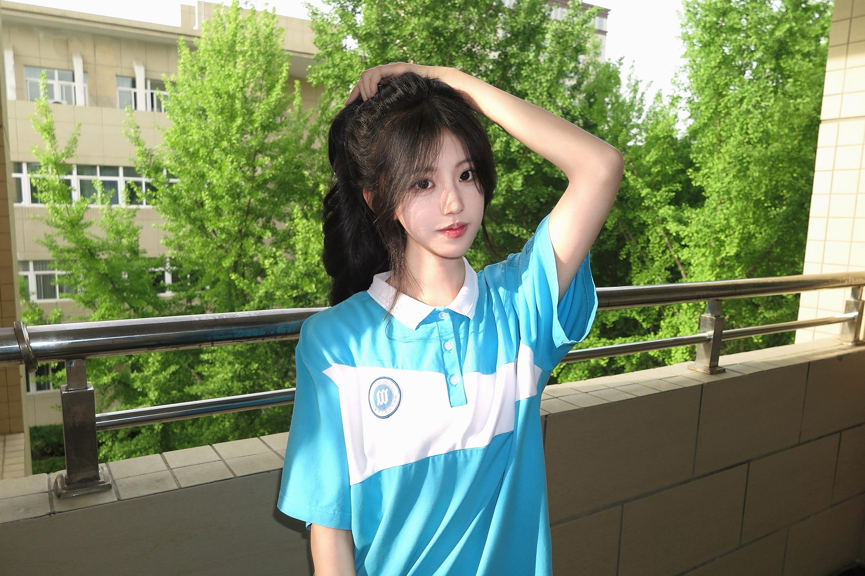 总想抓住点什么 或许是你校服的一角