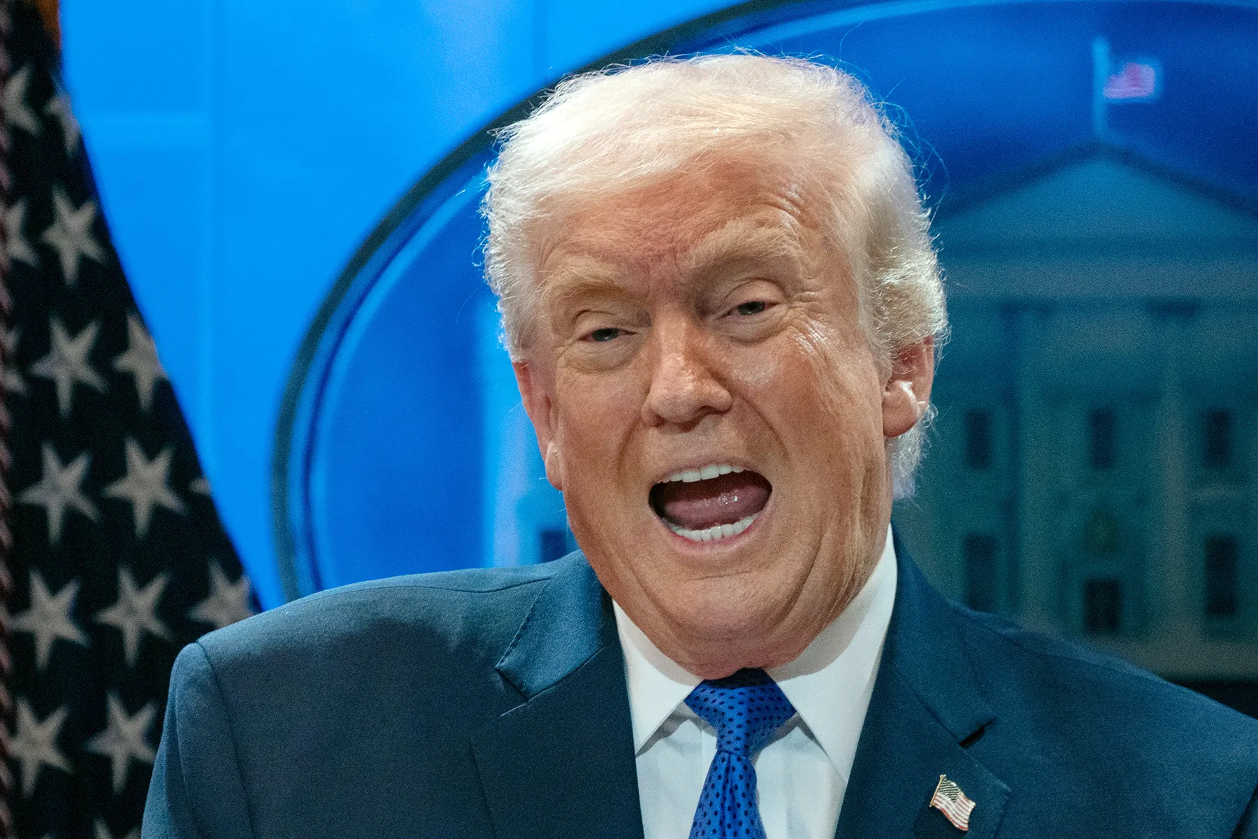 特朗普在祝贺美国男子冰球队夺金的同时，嘲讽女子冰球队！《滚石》杂志发长文谈特朗普