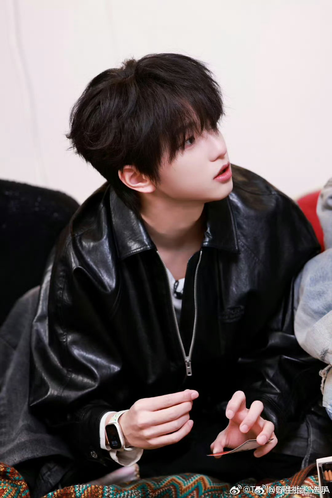 穆祉丞说成年前没节目周五晚高疯 走不出来的不止我们，还有一路扛过来的他。 