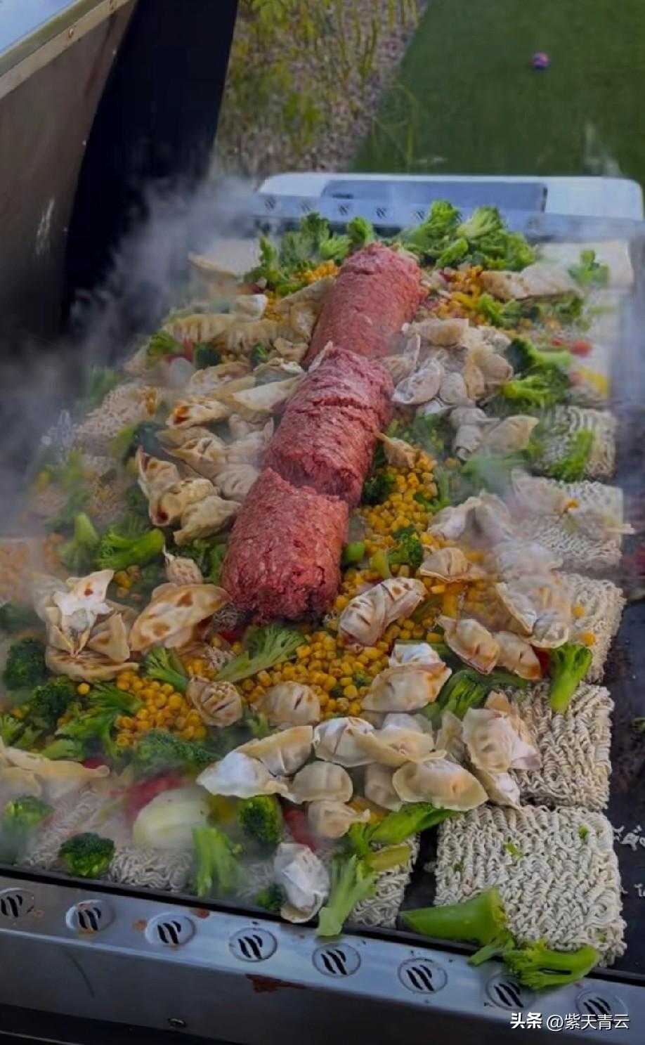 还美式中餐？
跟中餐有什么关联？[what]
就因为加了方便面？