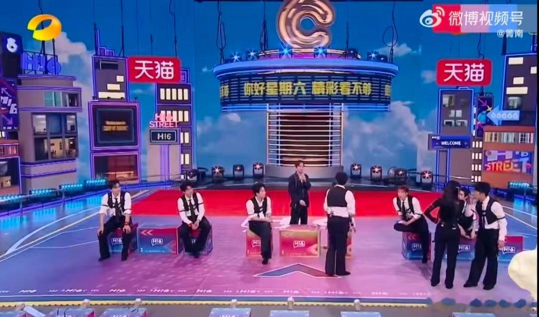 谁懂这可爱度！檀健次听何老师话找参与感，懵圈问“我能参与吗？”，加入后遭遇话题终