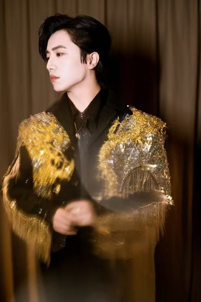 伯远 大奉打更人OST热血感  伯远确实是真的很懂大家想听什么，唱的实在是太棒了