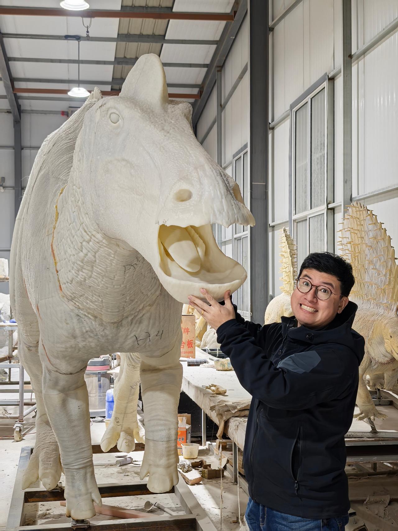 埃德蒙顿龙(Edmontosaurus)是大家比较熟悉的一种恐龙啦，因为它与霸王