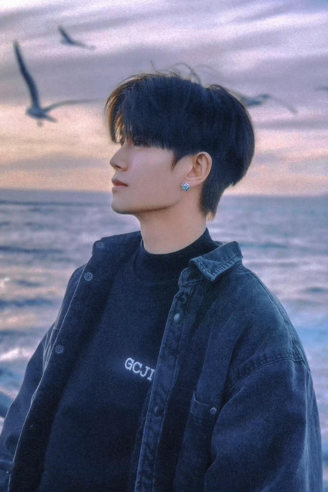 任嘉伦[超话]  10ᥫᩣ♡⃞任嘉伦💐𓂂𓏸𓂂𓈒【你是我永远无法用语言描