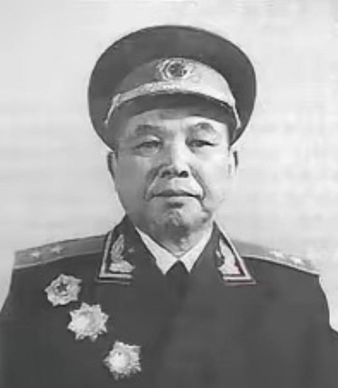 1947年，徐向前到山西主持大局，刚到山西，就强行扣留陈赓的爱将，还发脾气，说：