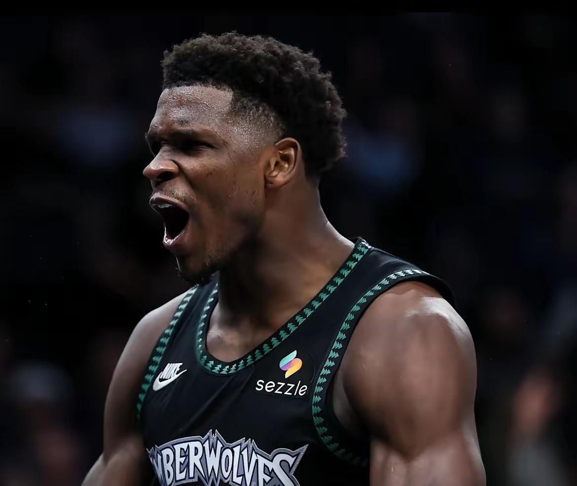 赢球的秘密，是让对手在第四节感到窒息。
你看森林狼，他们不拼球星单打。
他们执行