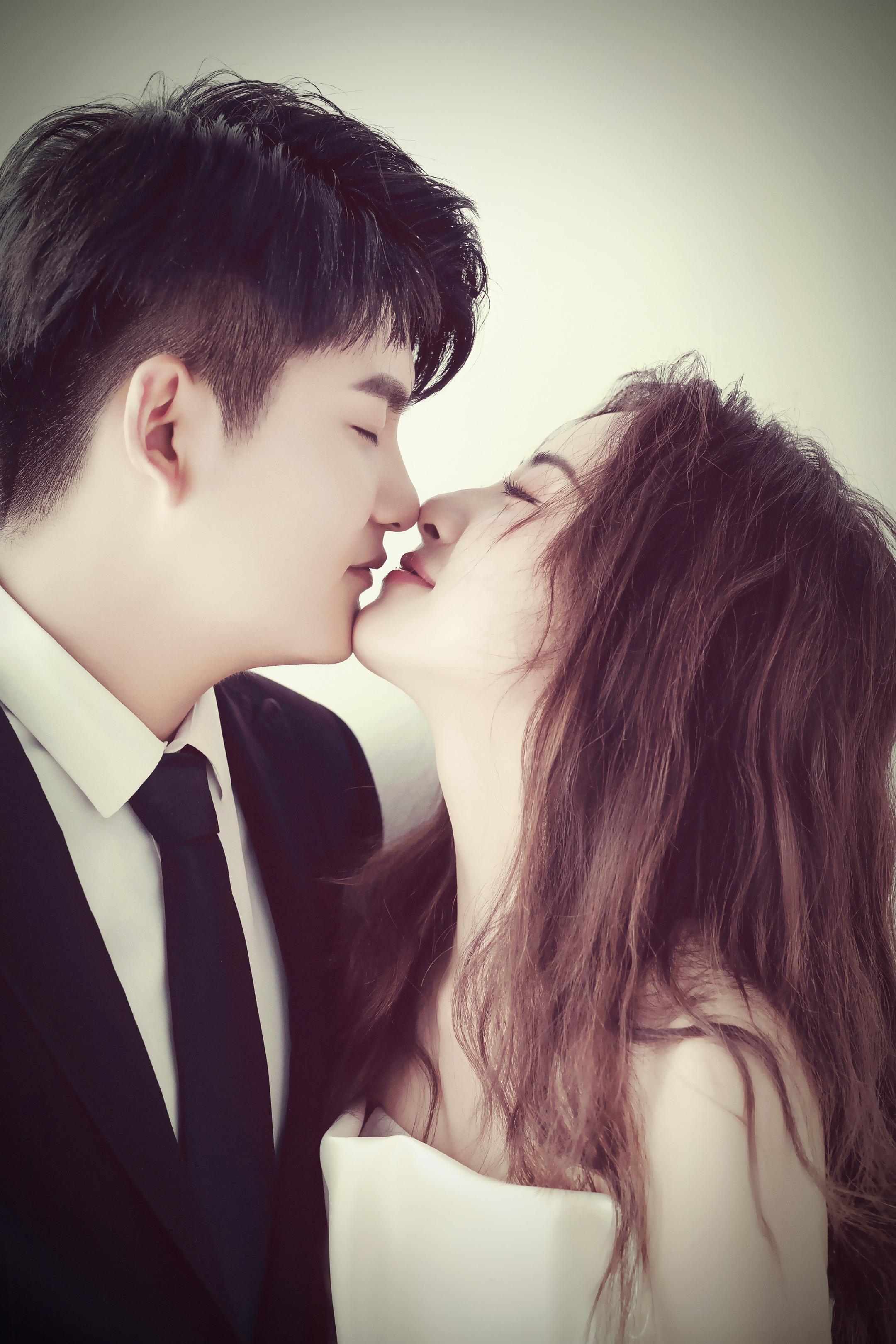 世界上温暖的人如树一样多 总有人爱上你的清澈 也拥抱你的不堪