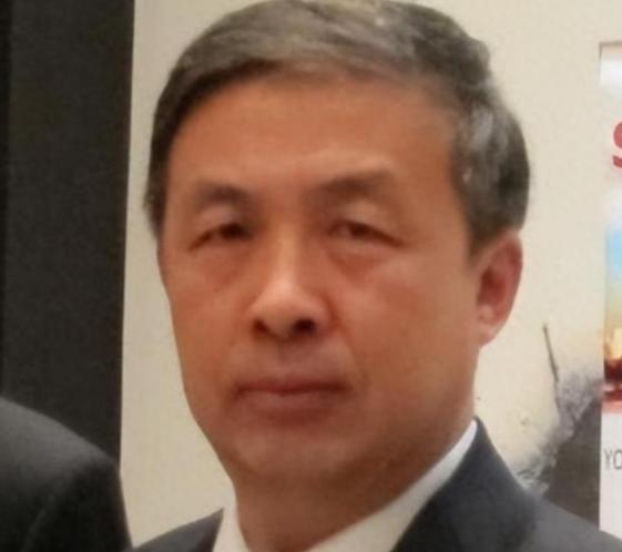 “晚一秒就万劫不复！中国该立刻向美国低头，交出发展权才能保命！”

六年前中美贸