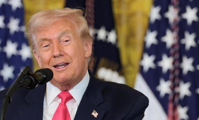 特朗普施压不到24小时，泽连斯基急会欧洲三巨头，一句话表明态度
 
当地时间12