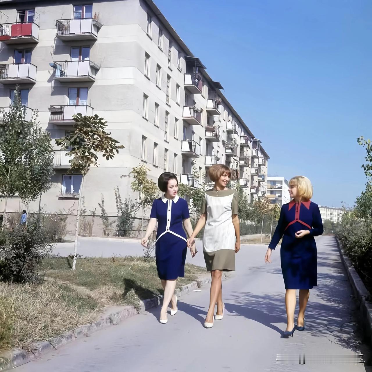 1966年，前苏联，摩尔多瓦苏维埃社会主义共和国，首府基希纳乌市的一个住宅小区。